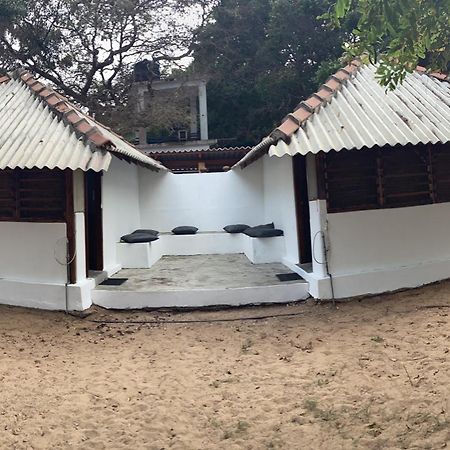 Upali Beach Surf Resort & Cafe Arugam Bay Esterno foto